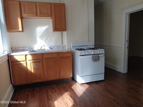 90 Woodlawn Ave-Unit -1 in Albany, NY - Building Photo - Building Photo