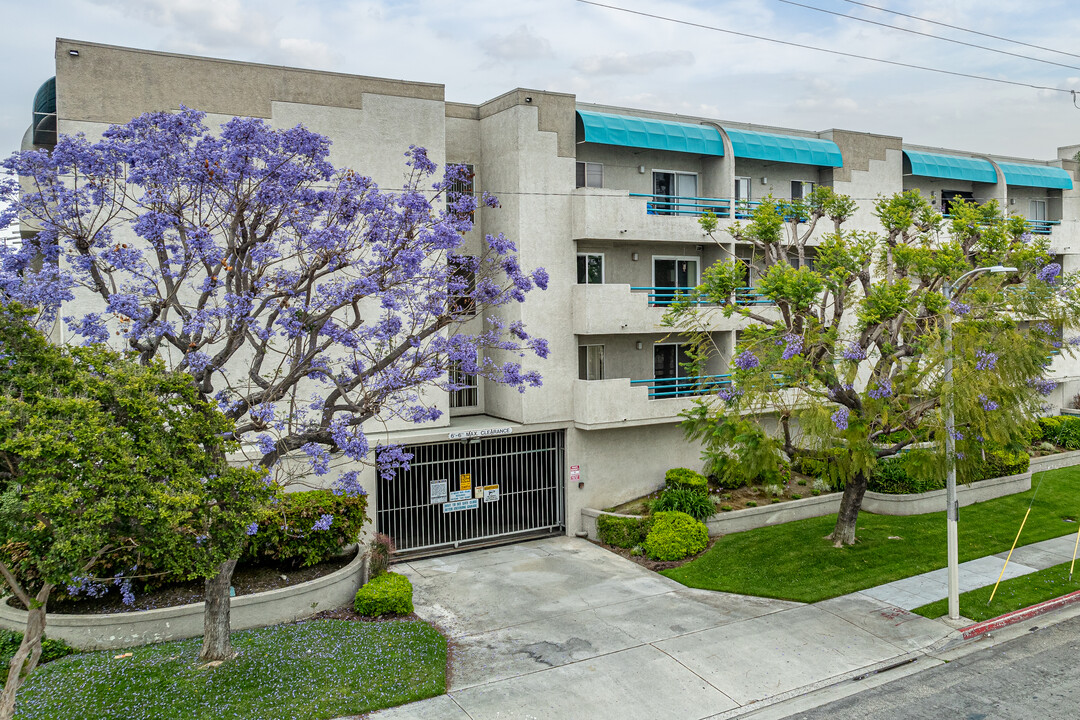 Regent Terrace in Downey, CA - Building Photo