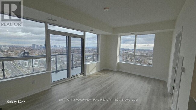 3270 Sheppard Ave E in Toronto, ON - Building Photo - Building Photo