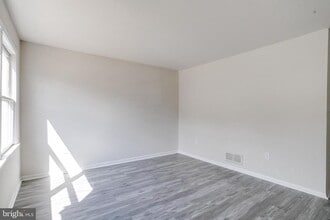 182 E Village Rd in Elkton, MD - Building Photo - Building Photo