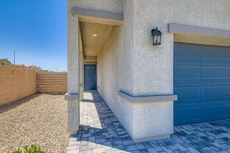 4705 Midnight Clfs Ave in Las Vegas, NV - Building Photo - Building Photo