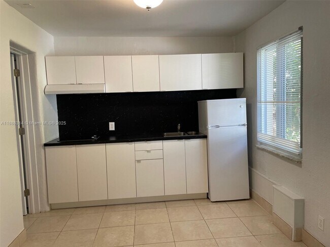 1642 Polk St in Hollywood, FL - Building Photo - Building Photo