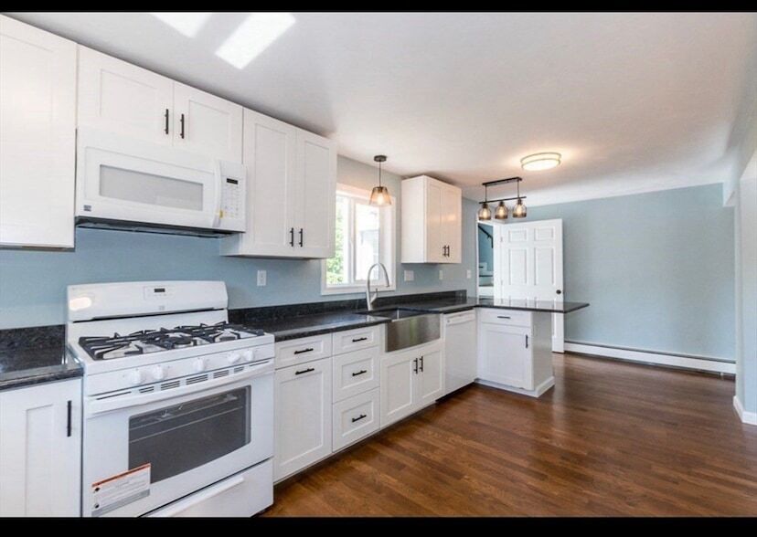 54 Aldrich Rd, Unit 2 in Bridgewater, MA - Building Photo