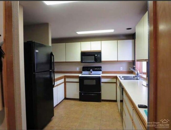 property at 1050 NE Butler Market Rd