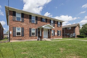 4808 Saddlebrook Ln in Louisville, KY - Building Photo - Building Photo