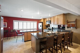 6205 1/2 Randi Ave in Woodland Hills, CA - Building Photo - Building Photo