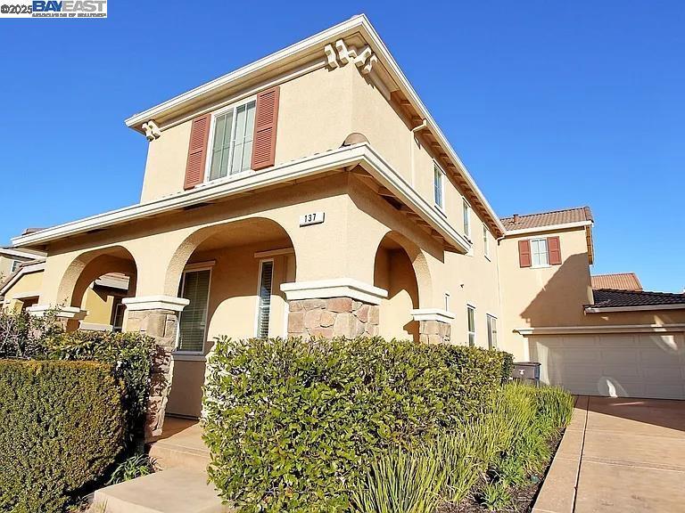 137 W Questa Trail in Tracy, CA - Building Photo