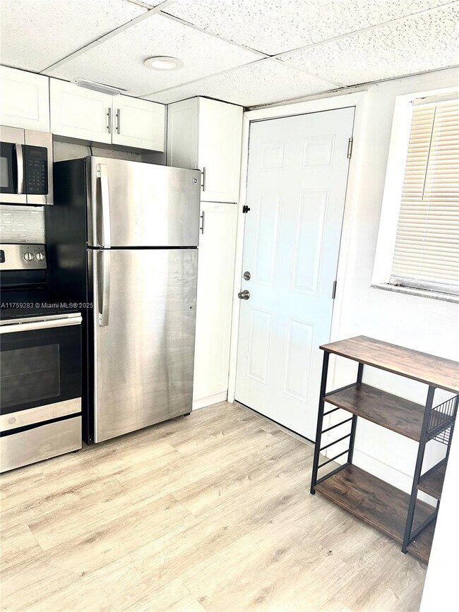 2810 NE 201st Terrace in Miami, FL - Building Photo - Building Photo