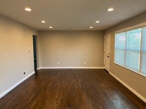 472 Clara Street in Oakland, CA - Foto de edificio - Building Photo