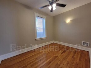5704 St Louis Ave in St. Louis, MO - Foto de edificio - Building Photo