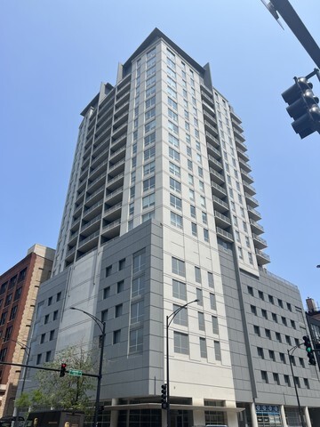 330 W GRAND Ave in Chicago, IL - Foto de edificio