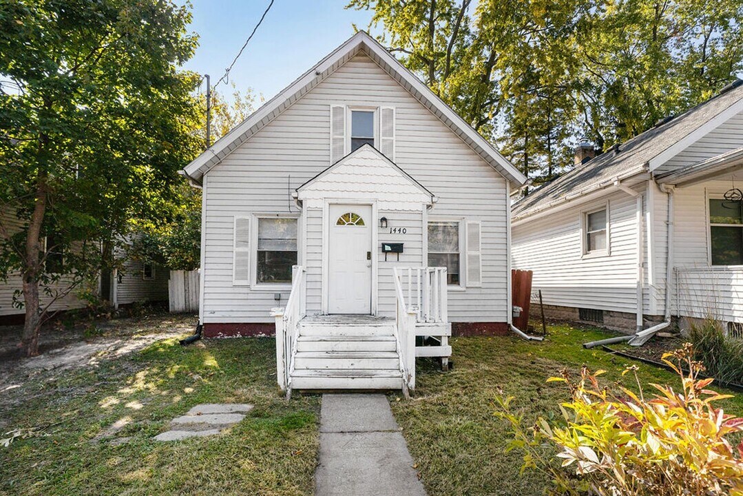 1440 E Oakland Ave in Lansing, MI - Building Photo