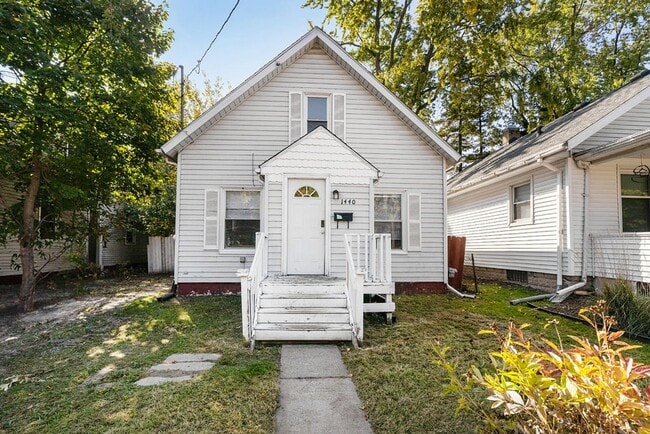 property at 1440 E Oakland Ave
