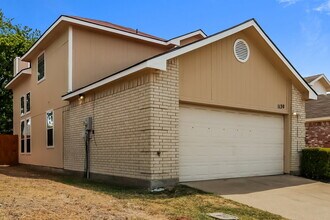 1130 Colbert Ln in Duncanville, TX - Building Photo - Building Photo