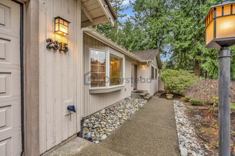 2315 209th Pl NE in Sammamish, WA - Foto de edificio - Building Photo