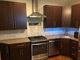 2132 W Ohio St, Unit Apt 1 in Chicago, IL - Building Photo