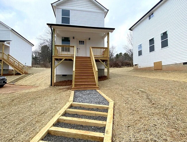 11 Friendly Holw in Asheville, NC - Building Photo - Building Photo