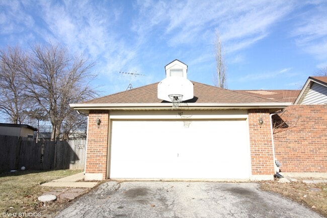 property at 707 Clearwood Ct