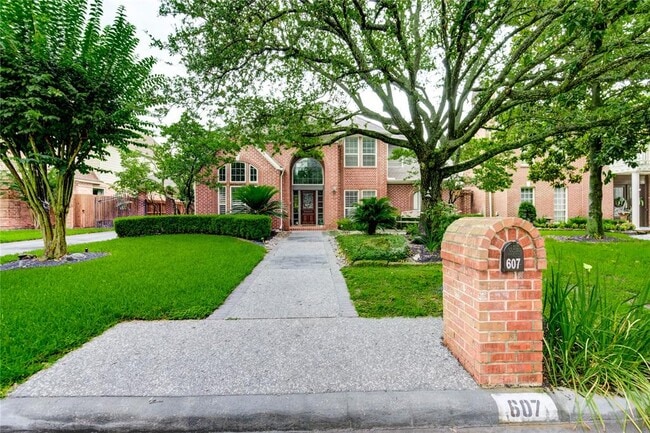 property at 607 Barkers Cove