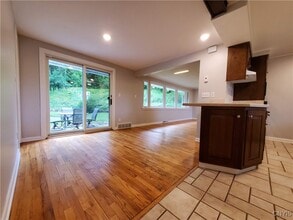 6108 E Seneca Turnpike in Jamesville, NY - Building Photo - Building Photo