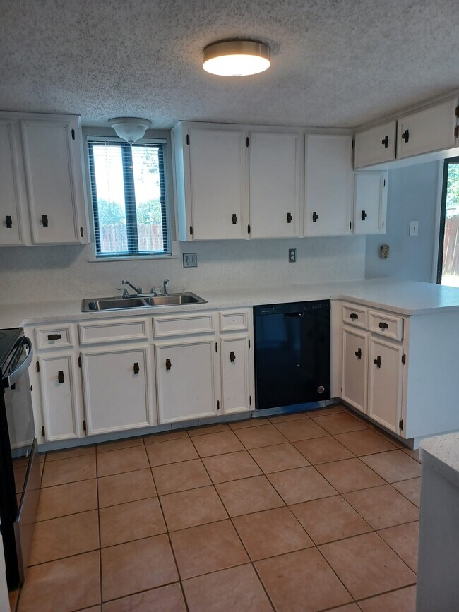 8517 Fathom Cir in Austin, TX - Foto de edificio - Building Photo