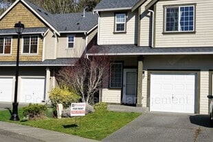 136 NE Miramar Cir in Bremerton, WA - Building Photo