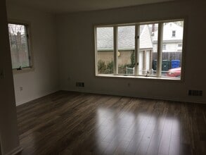 4 Stanford Rd W in Rochester, NY - Building Photo - Building Photo