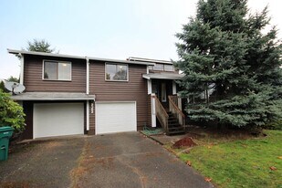 2302 SW 350th Pl in Federal Way, WA - Building Photo