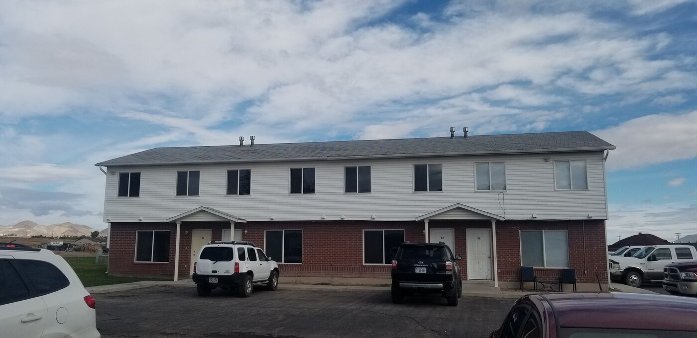 481 N 100 W St in Milford, UT - Foto de edificio