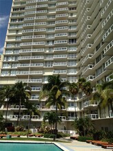 2451 Brickell Ave, Unit 9k in Miami, FL - Building Photo - Building Photo