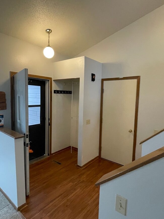 1210 Clover Ridge Ct in Rapid City, SD - Building Photo - Building Photo