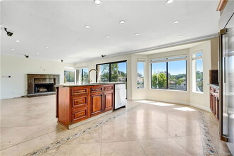 12112 Nugent Dr in Los Angeles, CA - Foto de edificio - Building Photo