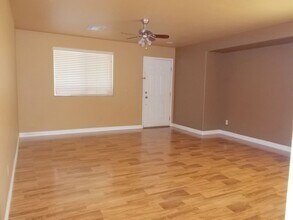 5975 Bristol Crest Ln in Las Vegas, NV - Building Photo - Building Photo