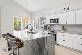 9332 E Karen Dr in Scottsdale, AZ - Building Photo - Building Photo