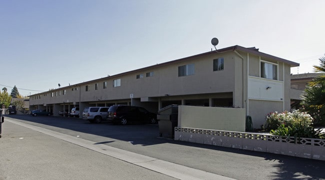 660 Wedgewood Ave in Upland, CA - Foto de edificio - Building Photo