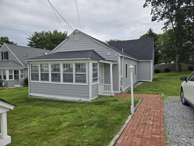 38 Mohican Rd in Old Saybrook, CT - Building Photo - Building Photo