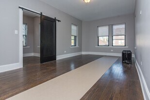 6709 S Cregier Ave, Unit 3D in Chicago, IL - Building Photo