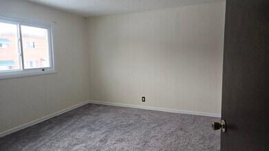 209 Dalepark Dr in Bedford, OH - Building Photo - Building Photo