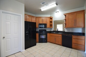 1002 Clairidge Ave in Killeen, TX - Building Photo - Building Photo