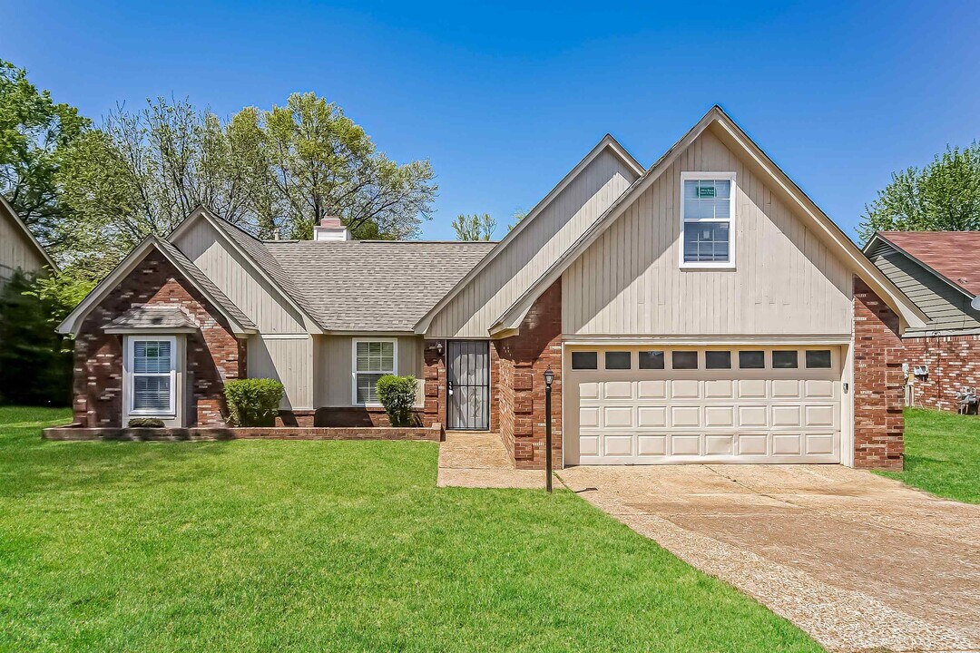 6750 Lake Point Cir in Memphis, TN - Building Photo