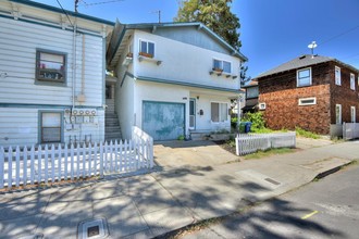 2065 Alameda Ave in Alameda, CA - Building Photo - Other