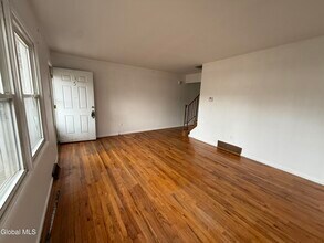 5 Dowling Rd in Albany, NY - Building Photo - Building Photo