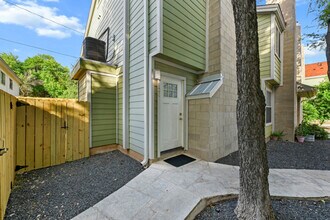 3601 Menchaca Rd, Unit 120 in Austin, TX - Building Photo - Building Photo