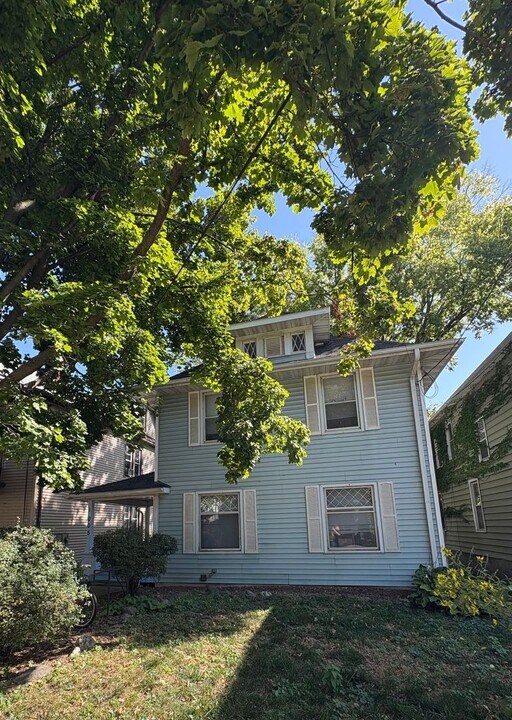 1005 E Johnson St in Madison, WI - Building Photo