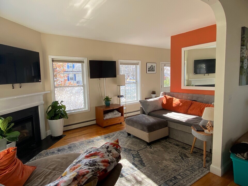 18 Scamman St in South Portland, ME - Building Photo