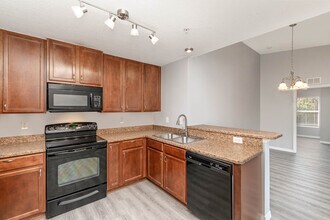 4037 Meander Plz, Unit 207 in Rockledge, FL - Foto de edificio - Building Photo