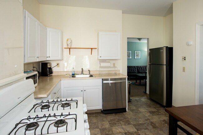 42 Everett St, Unit #2 in Boston, MA - Foto de edificio - Building Photo