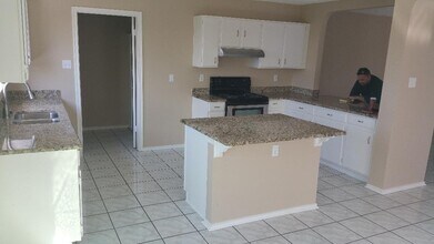 8006 Falcon Meadow Dr in Converse, TX - Building Photo - Building Photo