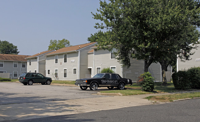 George Mason Square in Richmond, VA - Building Photo - Building Photo