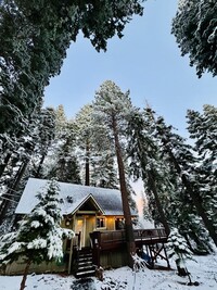 6040 Korlebu Ln in Carnelian Bay, CA - Foto de edificio - Building Photo